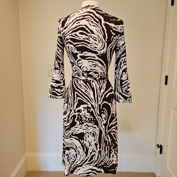 DVF Silk Julian Wrap Dress, EUC, Size 10 - Picture 2 of 6